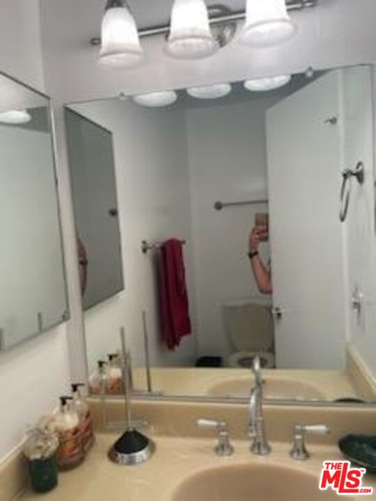 15155 Sherman Way, 10 photo 8