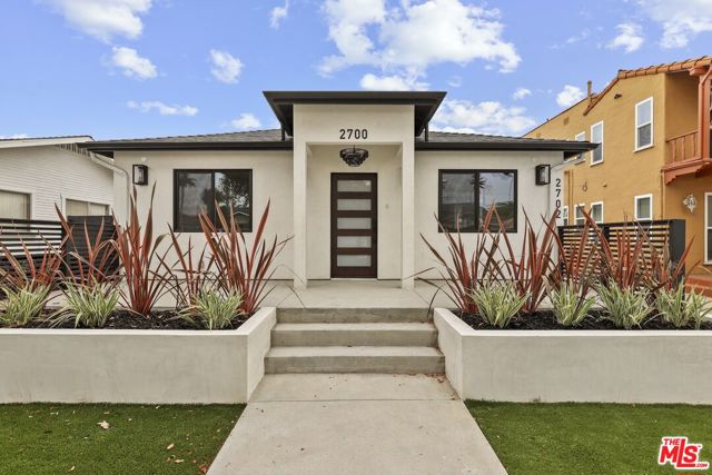 2700 S Palm Grove Avenue, Los Angeles CA: https://media.crmls.org/mediaz/ce529f13-e772-4990-a1cd-7c7d16e69edf.jpg