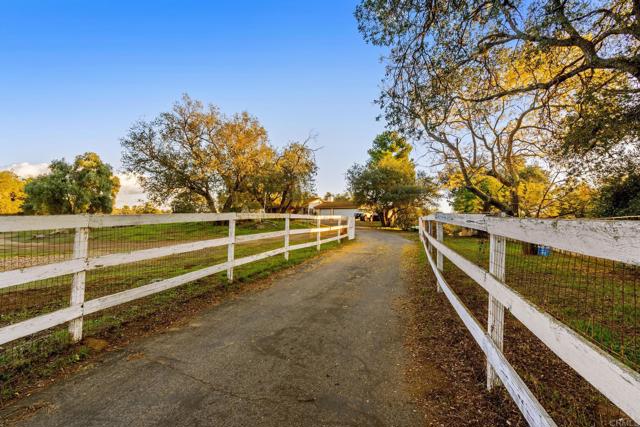 Detail Gallery Image 3 of 38 For 19161 Paradise Mountain Rd, Valley Center,  CA 92082 - 3 Beds | 2 Baths