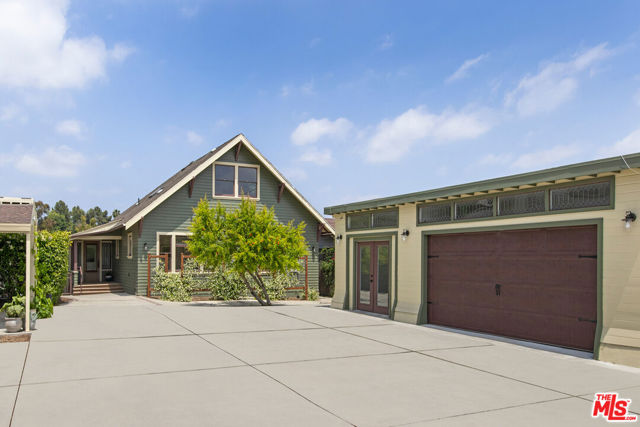 844 E Kensington Road, Los Angeles CA: https://media.crmls.org/mediaz/ce537445-5c47-459f-b110-595fa25591b7.jpg