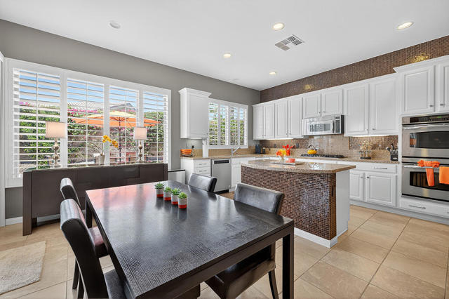 81157 Avenida Sombra, Indio CA: https://media.crmls.org/mediaz/ce53a870-3106-4d25-9c62-2dba18930386.jpg