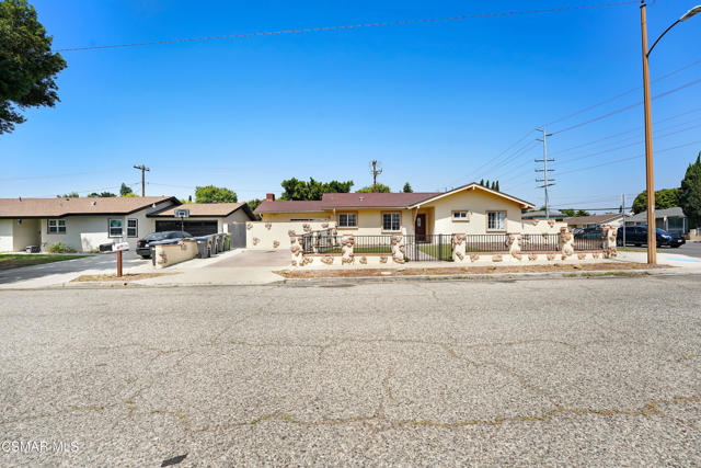 2391 Heather Street, Simi Valley CA: https://media.crmls.org/mediaz/ce53cc07-eea0-4d0f-b658-d24a90e2aaf4.jpg