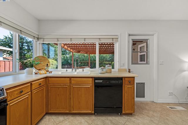 5135 Charlotte Way, Livermore CA: https://media.crmls.org/mediaz/ce53d0a8-0b1f-4078-9b29-5b9d640a8962.jpg