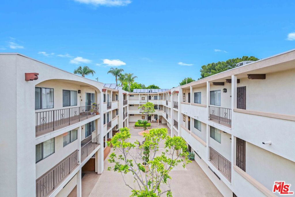 12801 Moorpark Street #308