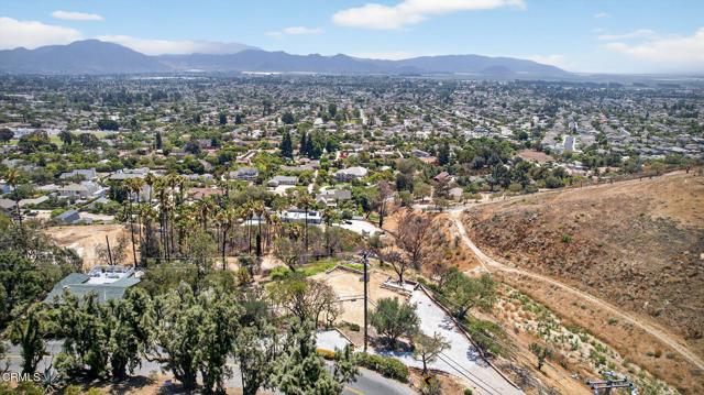 375 W Highland Drive, Camarillo CA: https://media.crmls.org/mediaz/ce5553d9-0fb5-4a47-a6ae-3f636bae6392.jpg