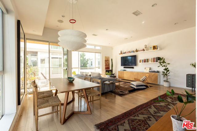 1201 N Las Palmas Avenue, Los Angeles CA: https://media.crmls.org/mediaz/ce5621e2-657b-45de-a424-287cb72120a2.jpg