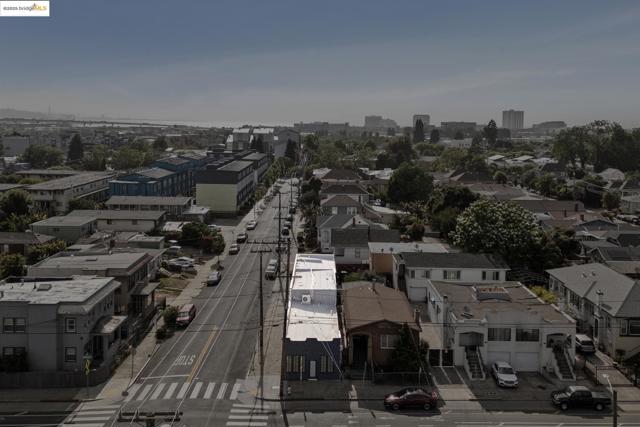 904 41st St, Oakland CA: https://media.crmls.org/mediaz/ce563652-55f6-40cd-af92-f39ce4e837c6.jpg