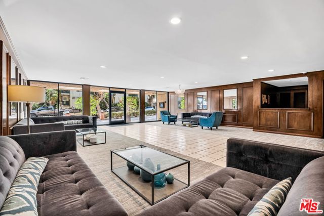 1124 N Kings Road, West Hollywood CA: https://media.crmls.org/mediaz/ce568c31-c71c-40c5-bfd3-4054083934d8.jpg