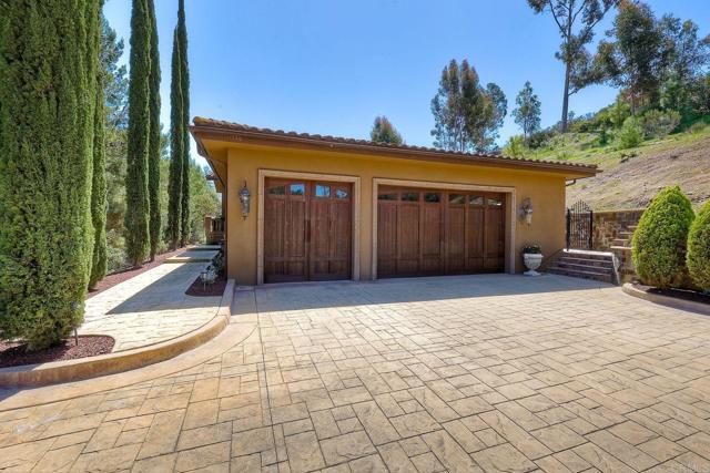 11558 Creek Road, Poway CA: https://media.crmls.org/mediaz/ce569bbd-1c10-499f-a7c1-11b0acbc3e75.jpg