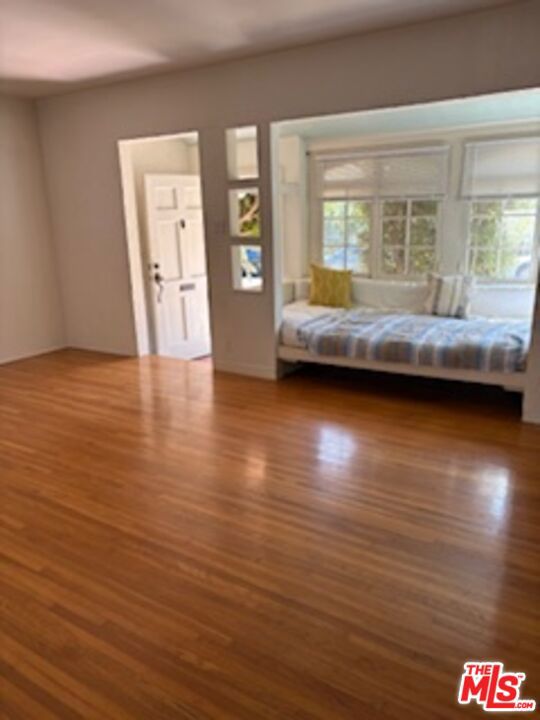 1301 Stanford St, Santa Monica CA: https://media.crmls.org/mediaz/ce577b64-2d06-4b28-bf2e-7082a478d891.jpg