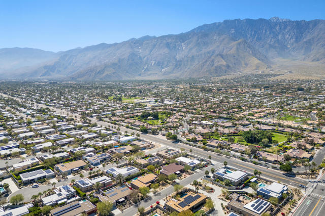 1069 Azure Court, Palm Springs CA: https://media.crmls.org/mediaz/ce57877a-1ead-4de1-a27e-637e3ea8a778.jpg