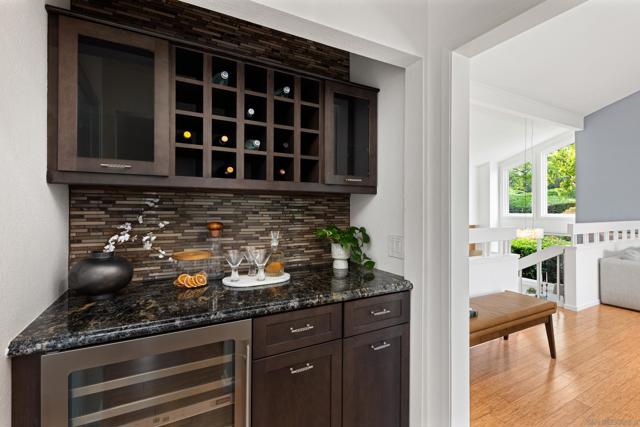 5719 Caminito Norte, La Jolla CA: https://media.crmls.org/mediaz/ce57e321-03bd-4c04-b595-b6bf4765536f.jpg