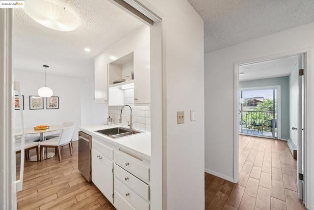 2 Panoramic Way, Berkeley CA: https://media.crmls.org/mediaz/ce57fb42-2590-44ea-b84c-0f03a514aa74.jpg