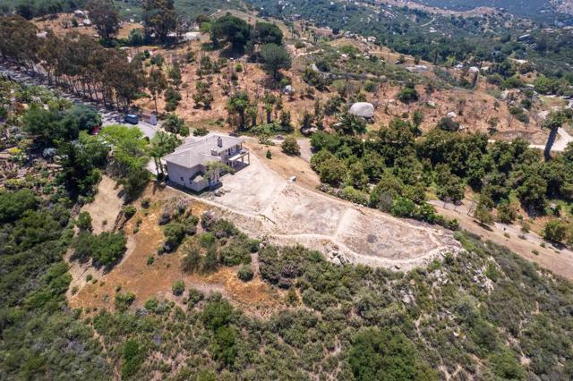 16677 Falcon Heights Rd, Ramona CA: https://media.crmls.org/mediaz/ce590e3f-5ea2-4e1c-94e0-84b1aefd17f2.jpg