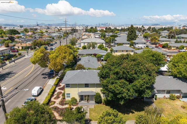 317 Pacific, Alameda CA: https://media.crmls.org/mediaz/ce5924a2-7a26-4967-9984-fff6f96d1595.jpg