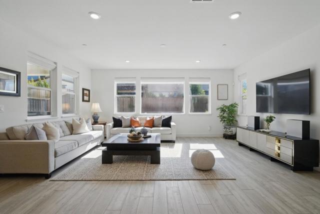 7081 Kirigin Way, Gilroy CA: https://media.crmls.org/mediaz/ce59aad5-dfd2-4226-a4c8-622c9ea04bd5.jpg