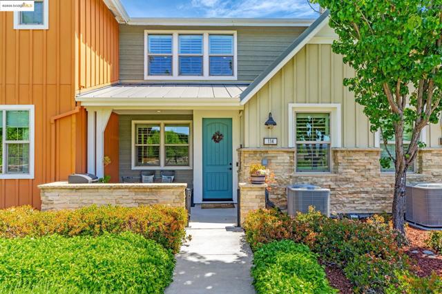 114 Teasel Cmn, Livermore CA: https://media.crmls.org/mediaz/ce59bd36-a96f-46f3-b648-4e6b4ca989dc.jpg