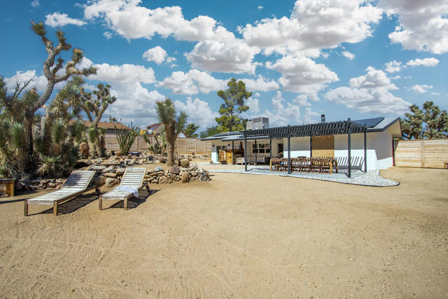 61093 Prescott Trail, Joshua Tree CA: https://media.crmls.org/mediaz/ce59ce9e-3e5a-4960-80ff-bd00fda57046.jpg