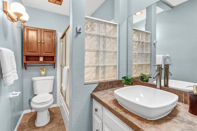 3431 Park Blvd, San Diego CA: https://media.crmls.org/mediaz/ce59ddd4-2ad9-43ec-9da1-c37ea437f6b9.jpg