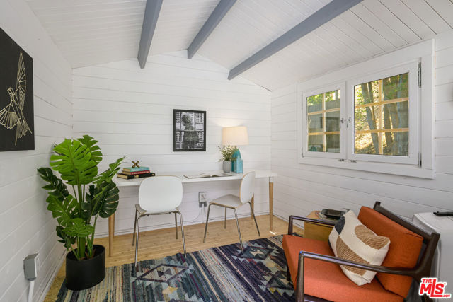 3856 Hayvenhurst Avenue, Encino CA: https://media.crmls.org/mediaz/ce5a056a-0592-452c-8da2-da15f343c432.jpg