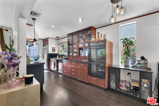 5341 Mecca Avenue, Tarzana CA: https://media.crmls.org/mediaz/ce5a4929-356a-4ae8-8367-11bfe45dcf7a.jpg