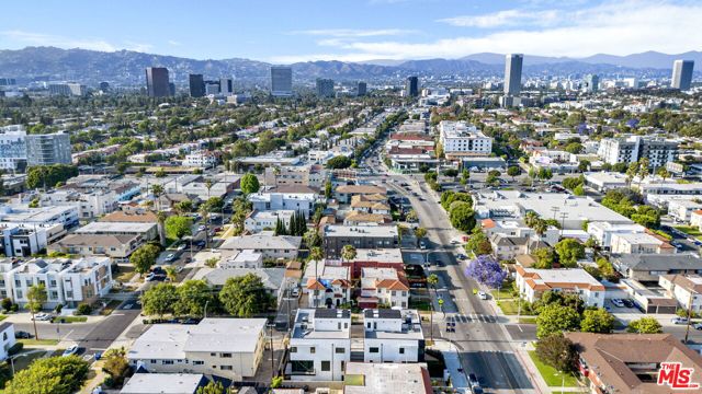 5868 Saturn Street, Los Angeles CA: https://media.crmls.org/mediaz/ce5aa85a-485f-4456-972e-9066f0a3cb98.jpg