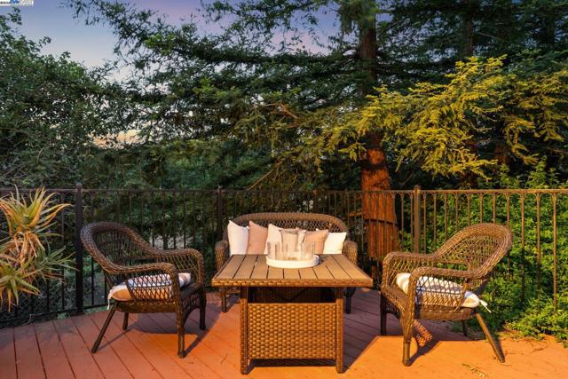 375 Montecillo Dr, Walnut Creek CA: https://media.crmls.org/mediaz/ce5bdb46-c26d-4df8-aade-aeb7269c97cf.jpg