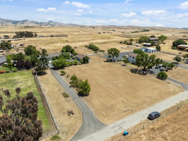 307 Mansfield Road, Hollister CA: https://media.crmls.org/mediaz/ce5c3d73-6220-48c5-b6f1-e331f6abc2f6.jpg
