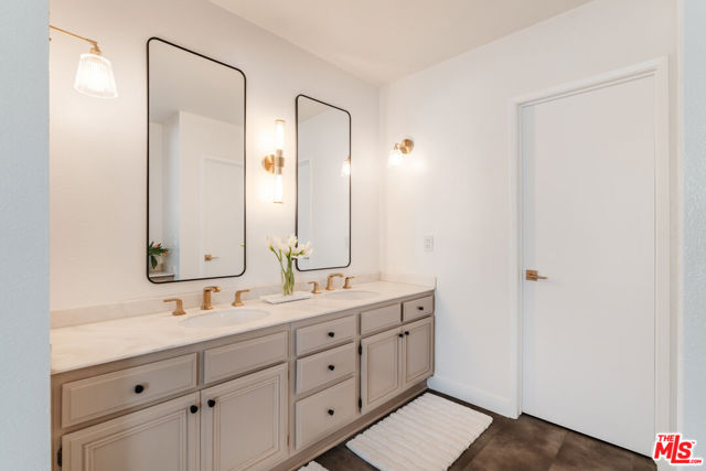 18348 Collins Street, Tarzana CA: https://media.crmls.org/mediaz/ce5cf5a3-fc48-468b-aa24-3ffb2f1fe4ce.jpg