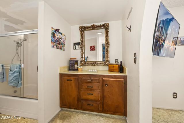 1137 Los Serenos Drive, Fillmore CA: https://media.crmls.org/mediaz/ce5d1aba-a2c1-43bd-b28d-bd74a7869780.jpg