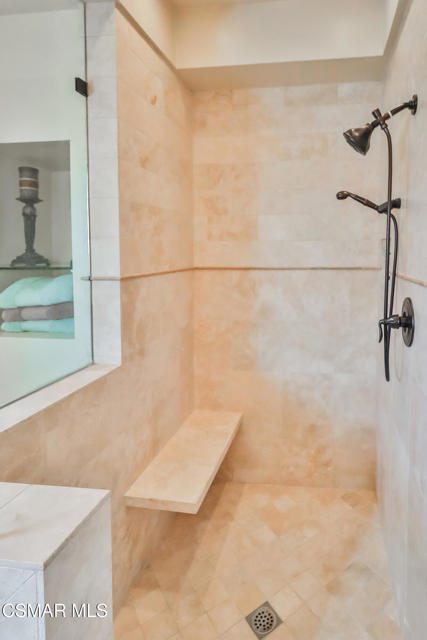 5260 Edgeware Drive, Calabasas CA: https://media.crmls.org/mediaz/ce5e0c32-bfe7-4651-97cc-b6bd6c782124.jpg