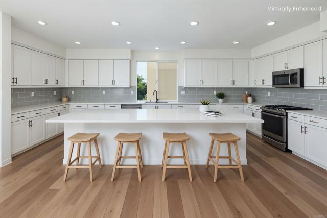 Detail Gallery Image 2 of 37 For 6140 Colt Pl #104,  Carlsbad,  CA 92009 - 3 Beds | 3/1 Baths