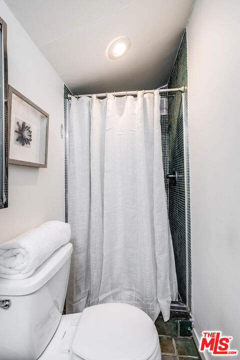 https://media.crmls.org/mediaz/ce5ea543-9a9f-49c8-b5e6-aceee2ca05b1.jpg?preset=X-Large