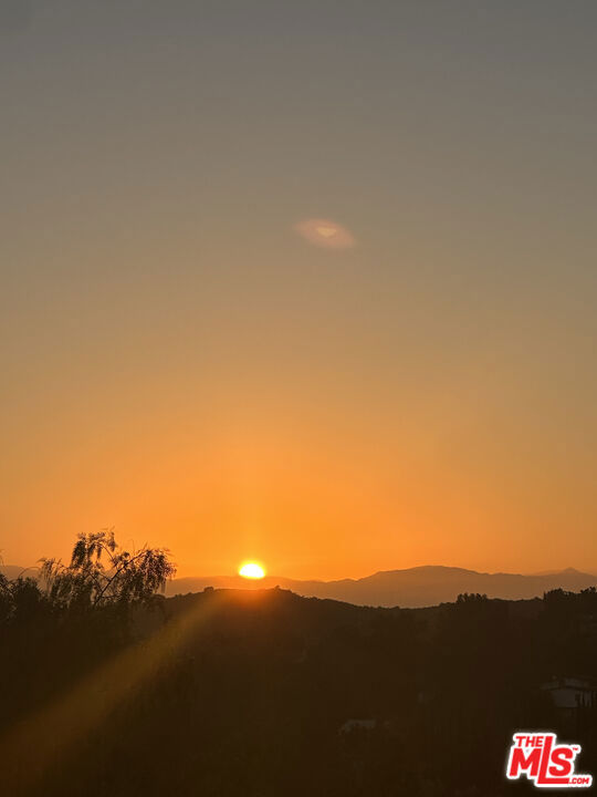 https://media.crmls.org/mediaz/ce5ef400-966f-4e9d-9e33-240581c3cd9c.jpg?preset=X-Large