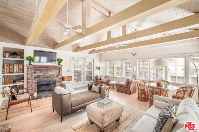 1315 N Beverly Glen Boulevard, Los Angeles CA: https://media.crmls.org/mediaz/ce5f28d7-1f9b-488b-90ac-8962e7dec642.jpg