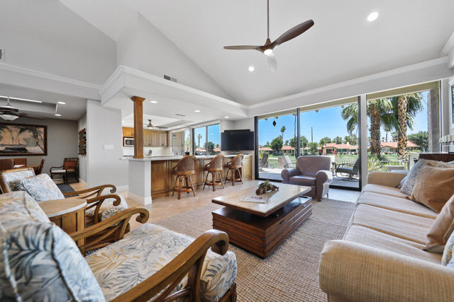 352 Villena Way, Palm Desert CA: https://media.crmls.org/mediaz/ce5f8276-4c36-4883-b7e1-e1829a4986c4.jpg