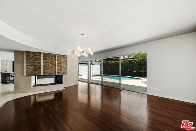 6616 Wooster Avenue, Los Angeles CA: https://media.crmls.org/mediaz/ce5f9681-d811-4368-9219-534ea7dbebd1.jpg