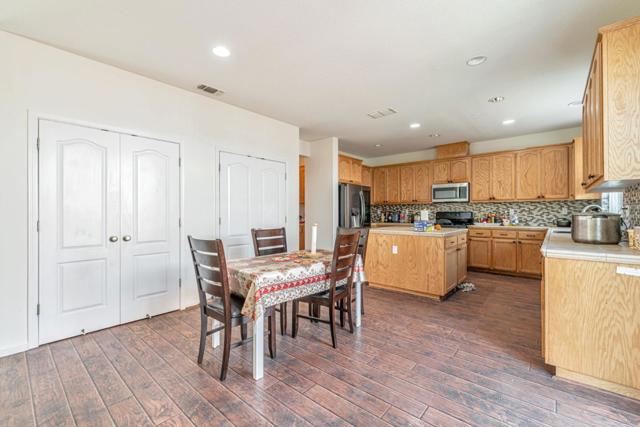 5305 Gold Creek Circle, Discovery Bay CA: https://media.crmls.org/mediaz/ce5f9d09-987a-4956-a216-c3085dacd3cb.jpg