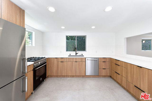 519 1/2 San Juan Avenue, Venice CA: https://media.crmls.org/mediaz/ce603d5c-8d2f-427c-98c9-a50f33119698.jpg