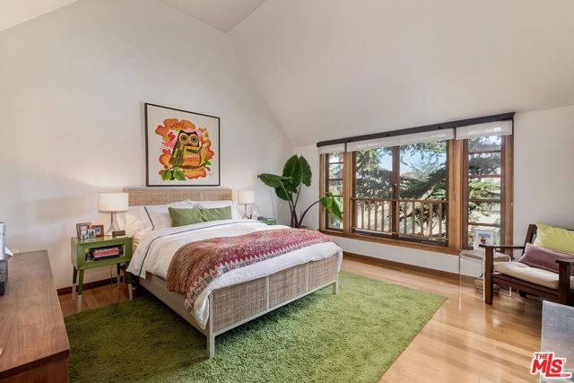 1405 Washington Avenue, Santa Monica CA: https://media.crmls.org/mediaz/ce603d64-3c3d-403e-9108-ce69be8ce07f.jpg