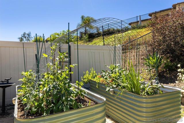 1217 Stockton Pl, Escondido CA: https://media.crmls.org/mediaz/ce6188c3-2f23-4757-96f9-62efad99a904.jpg