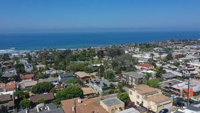 2311 Montgomery Avenue, Cardiff by the Sea CA: https://media.crmls.org/mediaz/ce61fe9f-e7cd-4c36-ae25-5c0bd20cb354.jpg