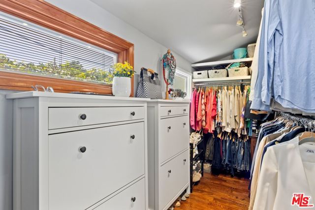 15601 Woodfield Place, Sherman Oaks CA: https://media.crmls.org/mediaz/ce620e93-51b2-4953-b427-e9739450d0e4.jpg