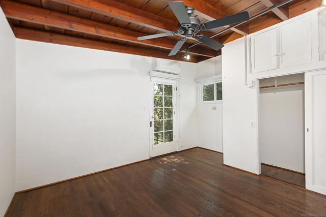 415 W Nutmeg St, San Diego CA: https://media.crmls.org/mediaz/ce6211d2-c746-49af-8f7a-38b5bc7a4b0a.jpg