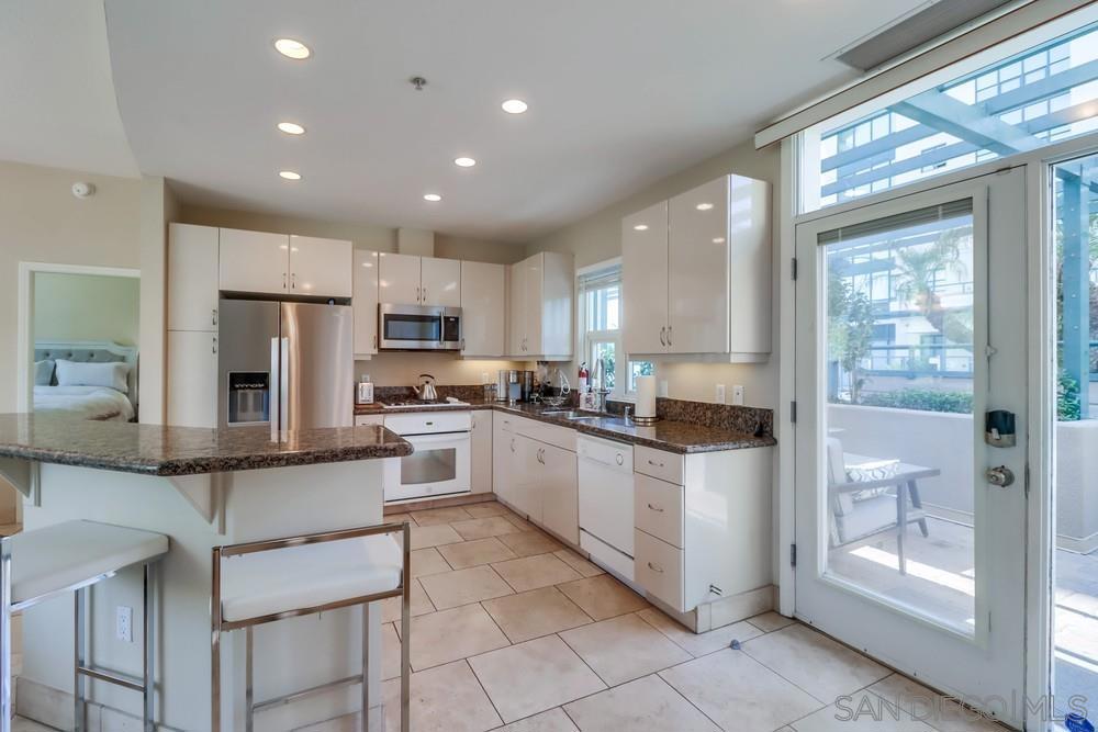 555 Front St - photo 9