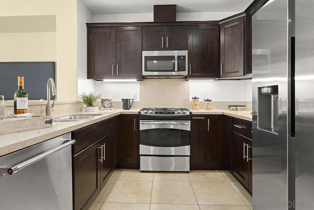 10689 New Grove Trail, San Diego CA: https://media.crmls.org/mediaz/ce62ca70-645e-44a4-a7c2-5f3aabcec527.jpg