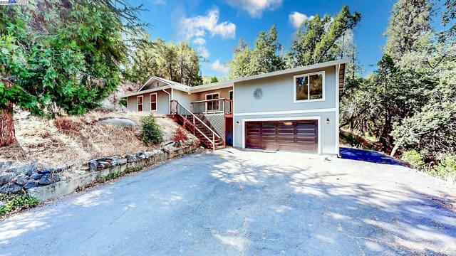 21451 Phoenix Lake Rd, Sonora CA: https://media.crmls.org/mediaz/ce62e400-4e9a-47b8-bff2-33c1d39cbfdd.jpg