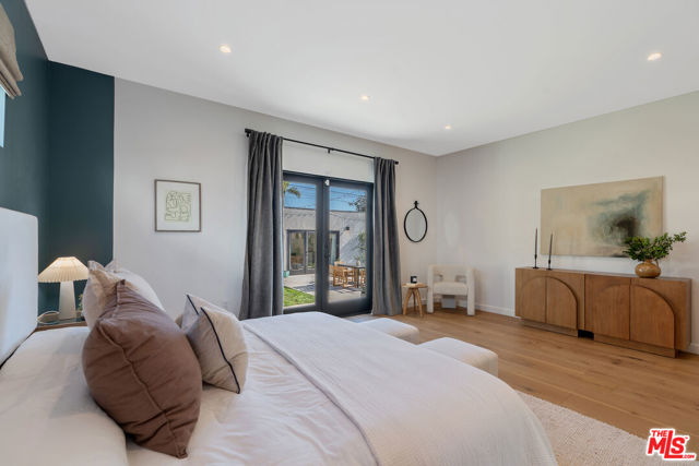 1280 S Sycamore Avenue, Los Angeles CA: https://media.crmls.org/mediaz/ce62f255-ef68-4ead-98a2-da0b02316fa4.jpg