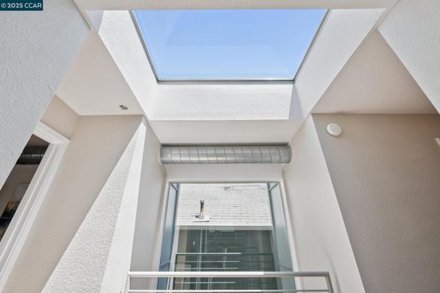 1017 45Th St, Emeryville CA: https://media.crmls.org/mediaz/ce62f6ed-3f15-4dd5-b551-92d8be1a77de.jpg