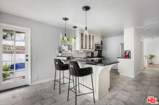 13324 Valley Vista Boulevard, Sherman Oaks CA: https://media.crmls.org/mediaz/ce63e28e-5ee7-404f-8ded-45d00a4d355b.jpg